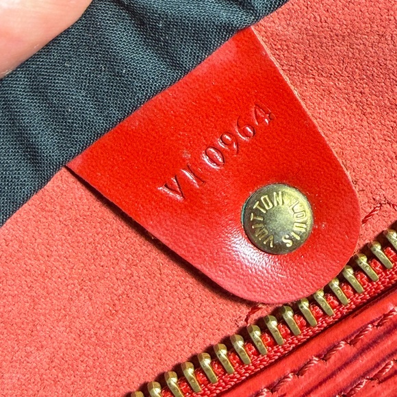 Louis Vuitton Speedy 25 Red Epi handbag with duster. main image 14